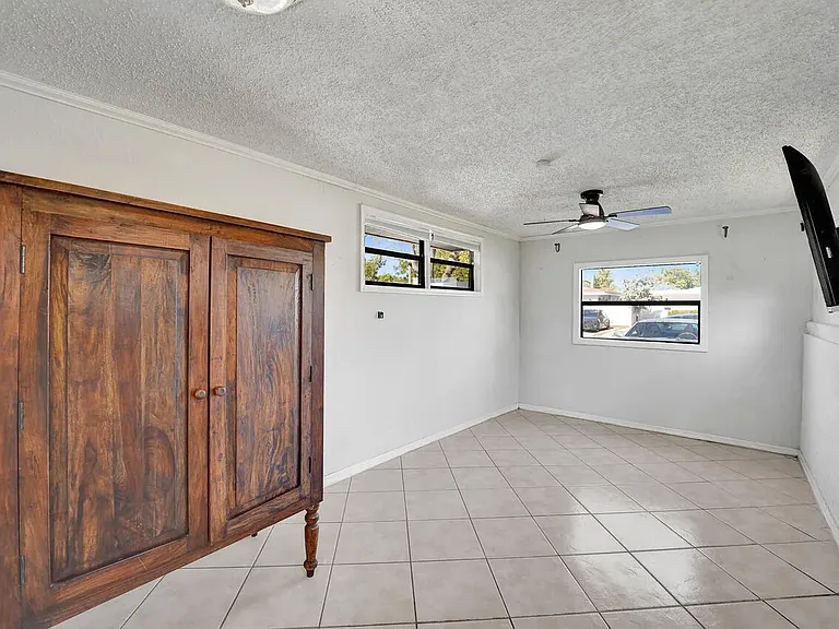 1036 NE 9th Ave — Photo 26