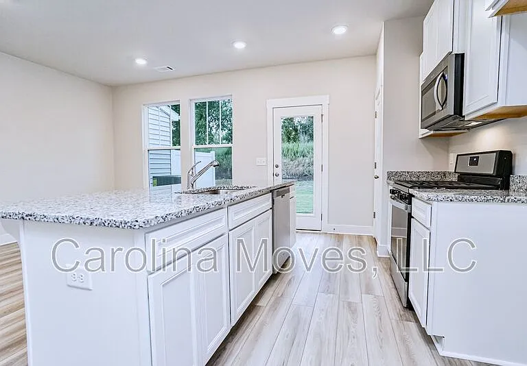 1358 Maplesmith Way — Photo 6