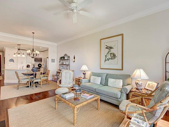 3rd image of 10 Marina Dr APT 114