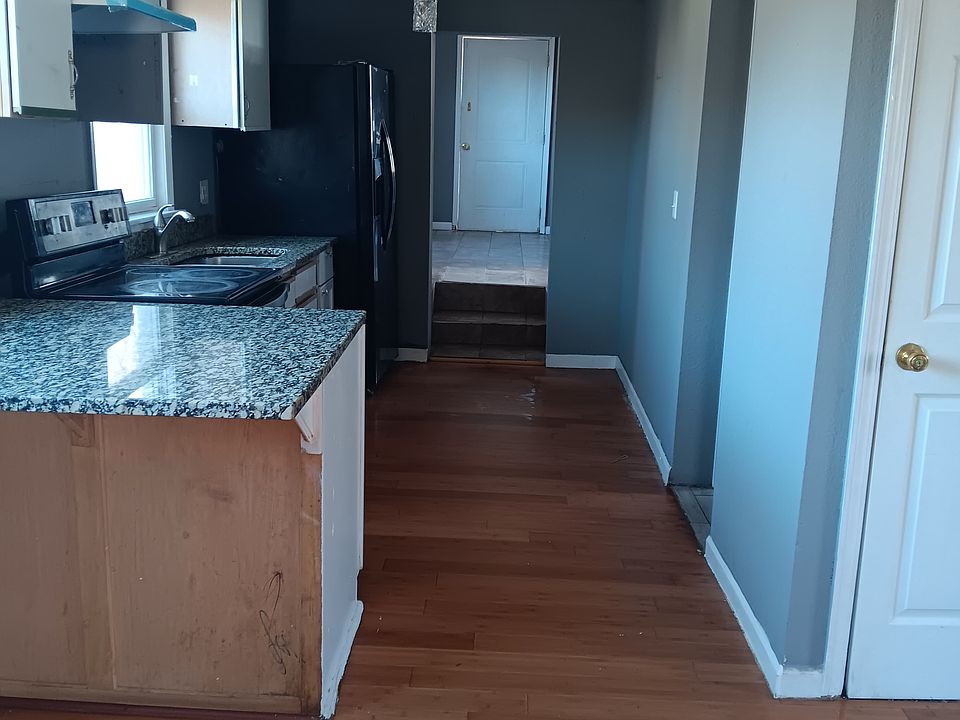 1st image of 806 1/2 E Pacific Ave