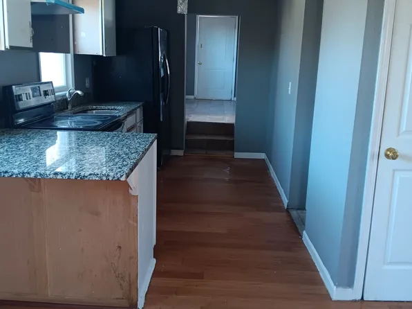 806 1/2 E Pacific Ave, Independence, MO 64050