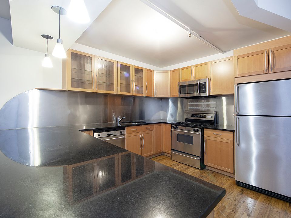 1st image of 122 Nassau St Floor 3