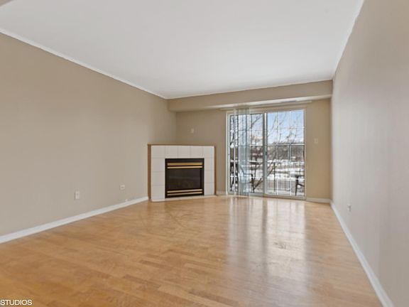 2nd image of 1515 N Windsor Dr