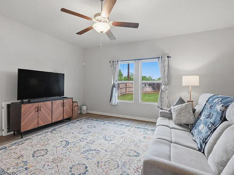 7102 Emerald Valley — Photo 4