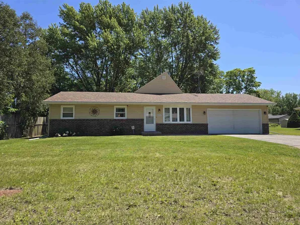 8323 Scott Ln, Machesney Park, IL 61115