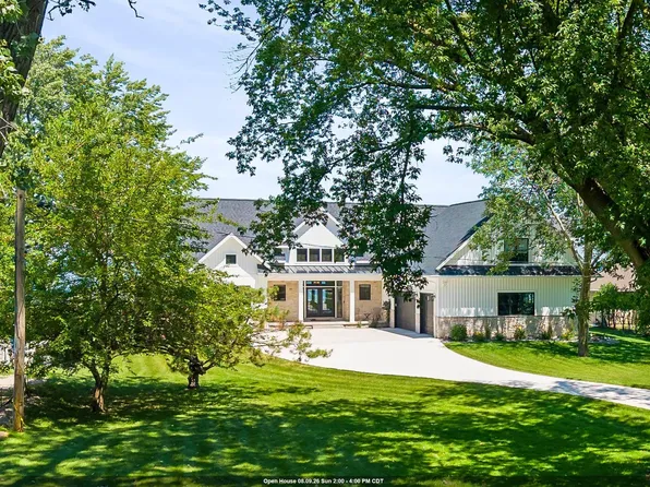 1751 E Shore Cir, Green Bay, WI 54302