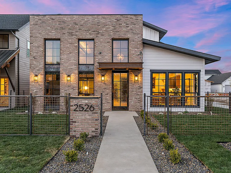 2526 W Rustic Forge St — Photo 1