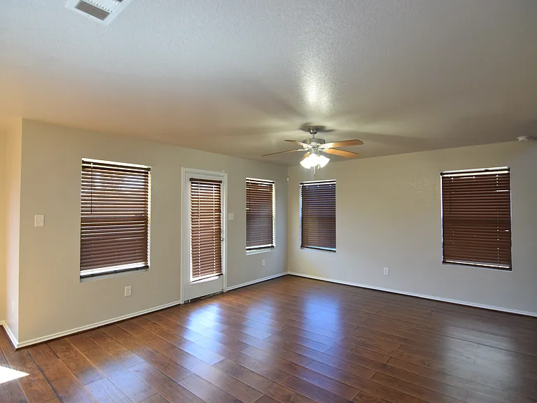 3302 Regency Ct — Photo 8