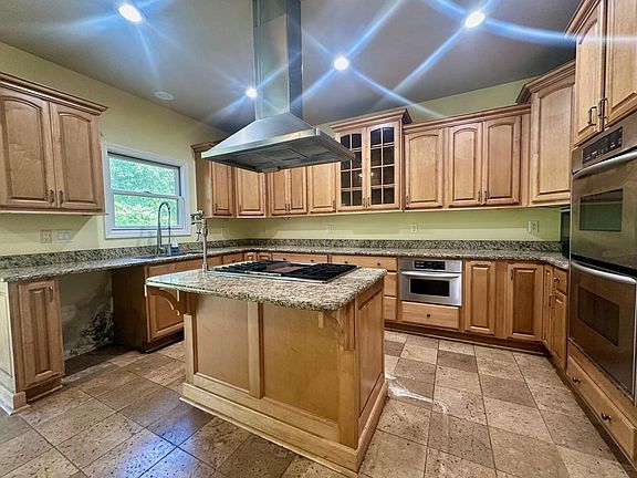 2nd image of 6832 Linden Dr