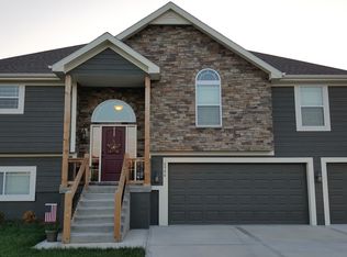 6986 142nd St, Basehor, KS 66007