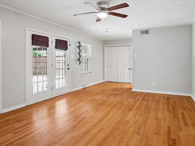 10626 Longmeadow Dr — Photo 6