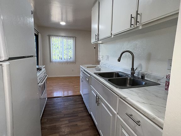 5th image of 14249 Burbank Blvd APT 4