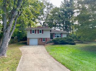 5596 Aspen Dr, Saint Anne, IL 60964