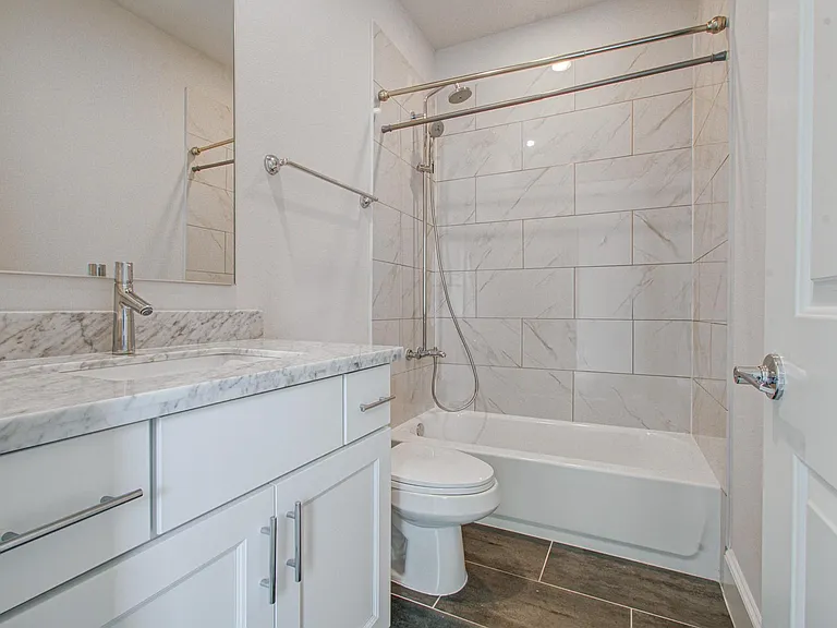 9532 London Bridge Sta — Photo 30