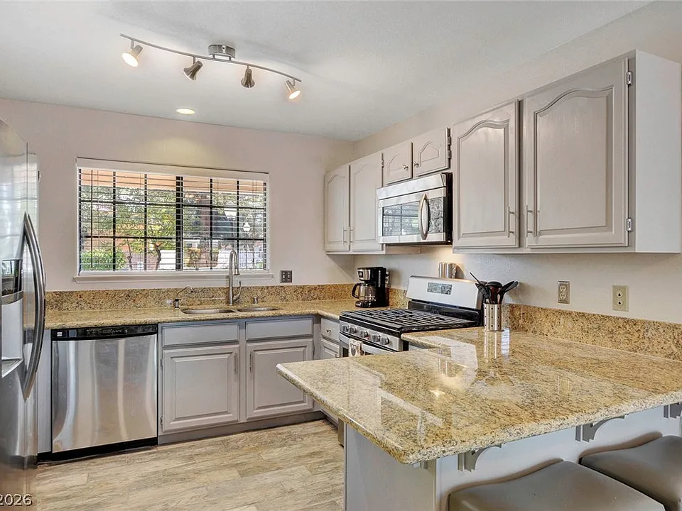 2851 S Valley View Blvd #1016