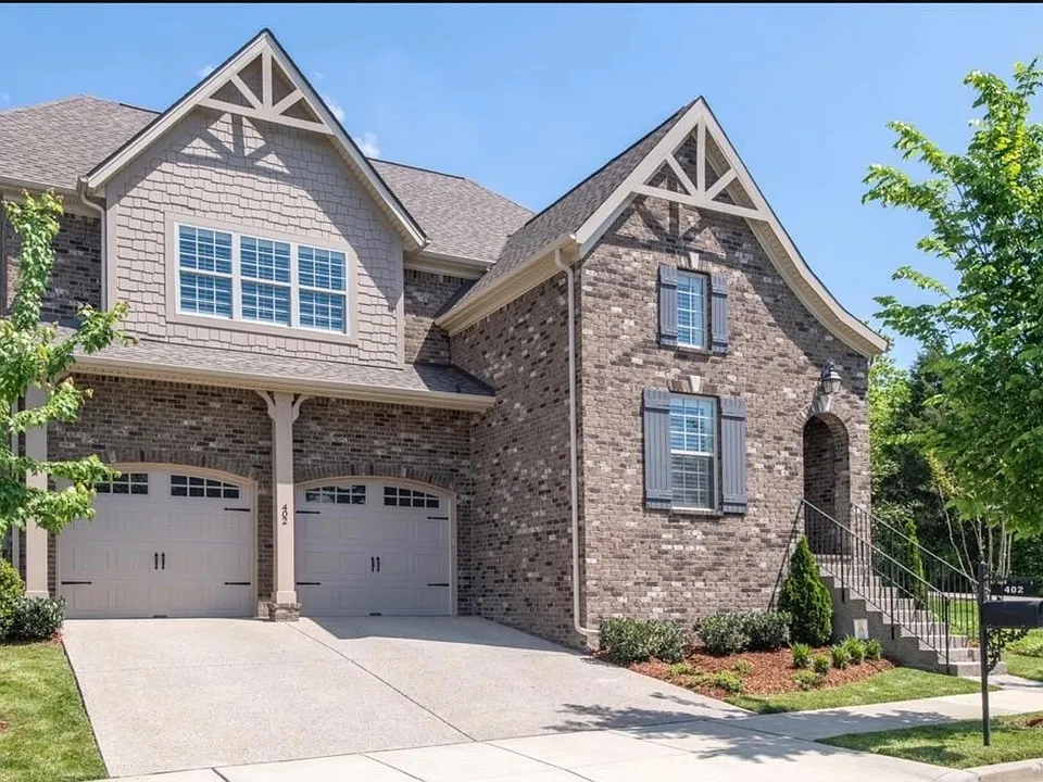 402 Cobert Ln