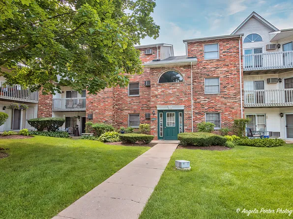 4402 W Shamrock Ln, McHenry, IL 60050