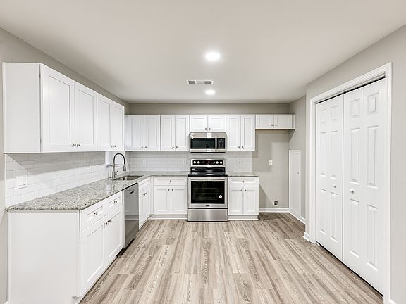 3rd image of 5494 Saddle Club Rd #3