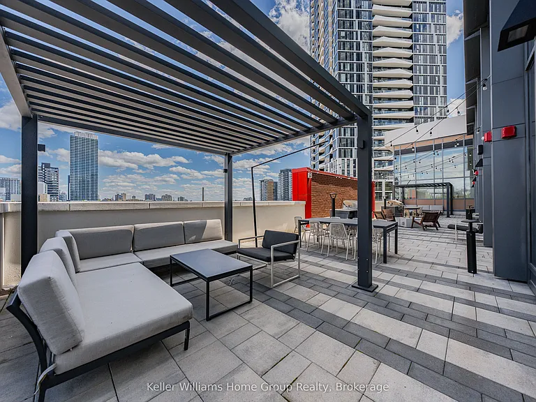 15 Wellington St S #2402 — Photo 31