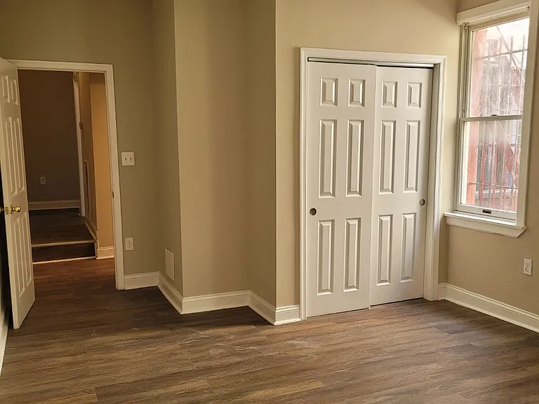1005 Edmondson Ave — Photo 2