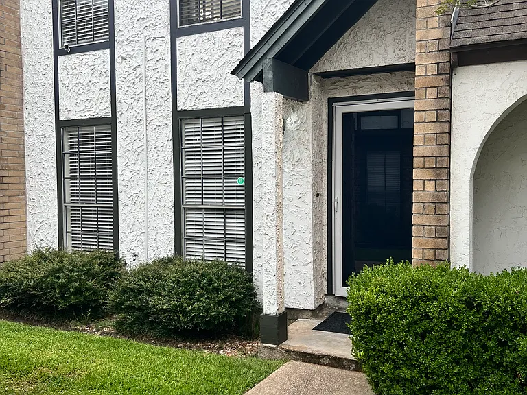 3106 Dickinson Ave — Photo 1