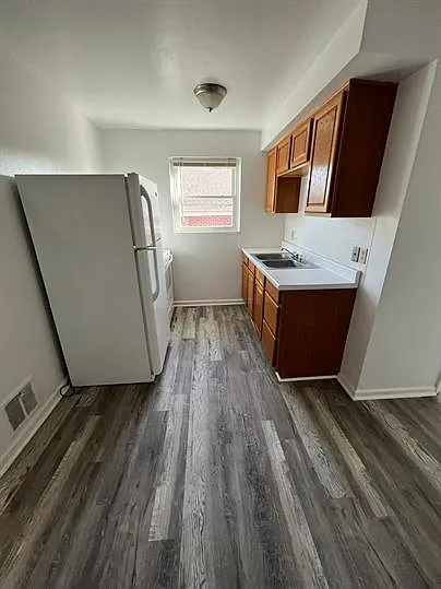 250 Basswood Ave #4 — Photo 7