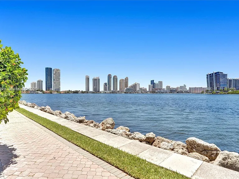 3600 Mystic Pointe Dr #1111 — Photo 39