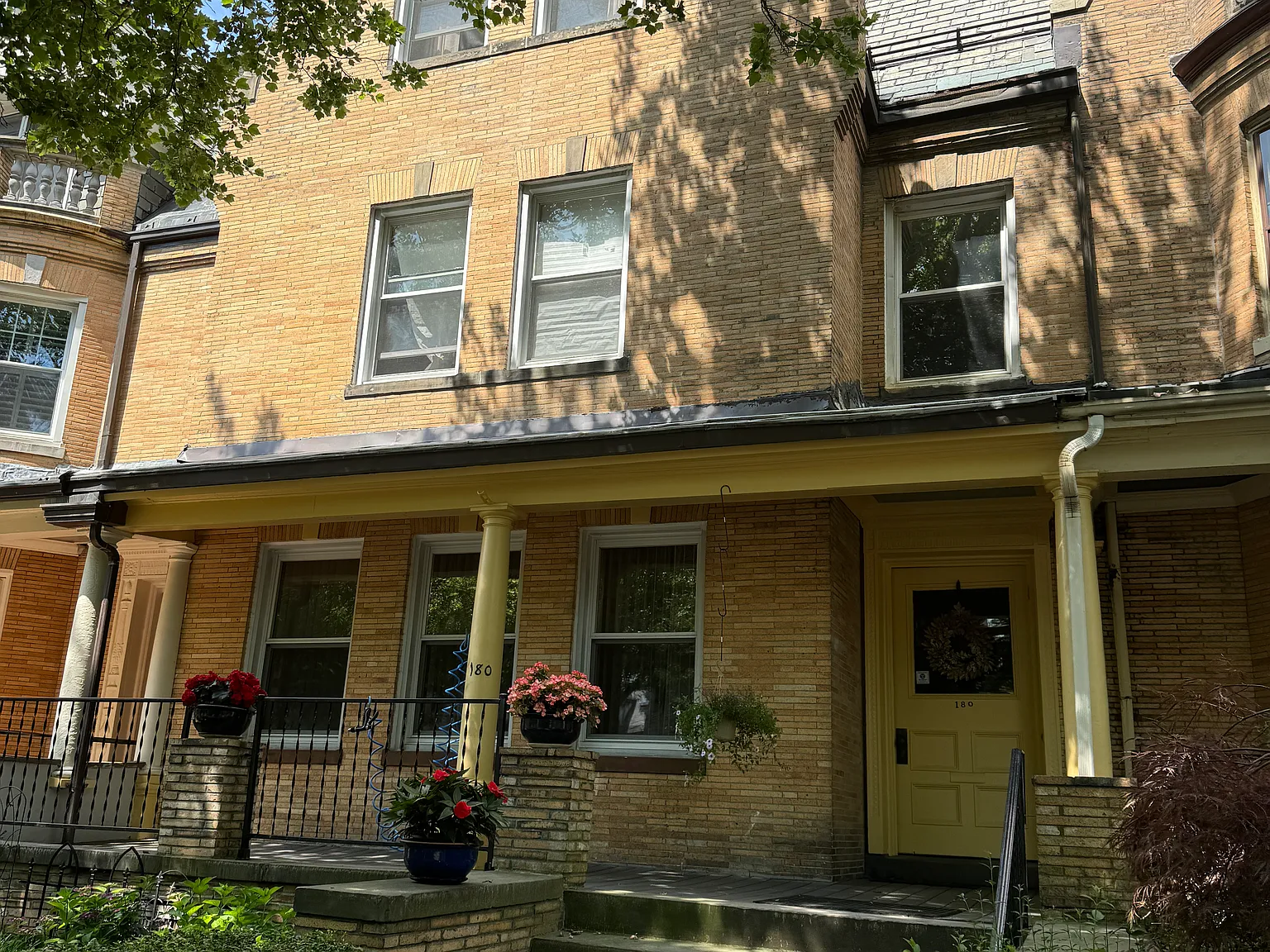 3 bed, 1300 sqft, $1,300 — Photo 2