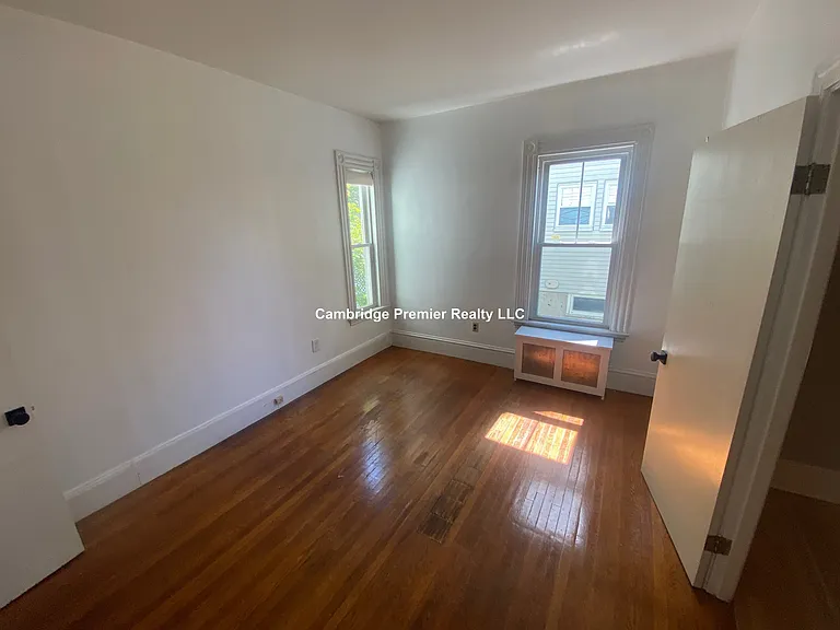 Fairmont St — Photo 18