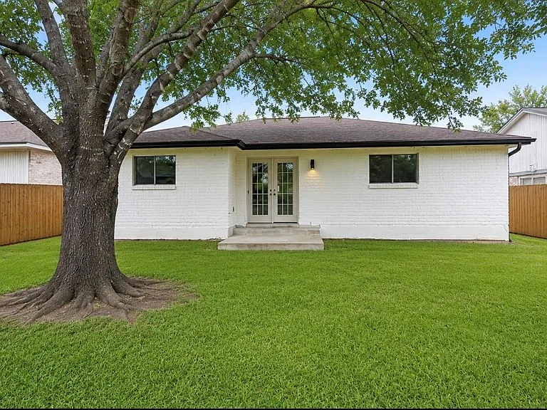 229 Oxford Dr — Photo 8