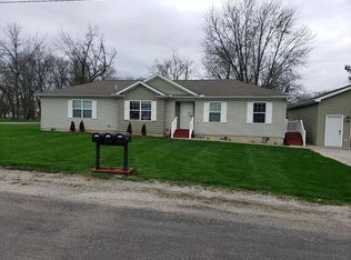 333 N Warren St, Argenta, IL