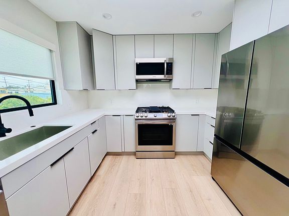 4th image of 205 N Venice Blvd APT 1