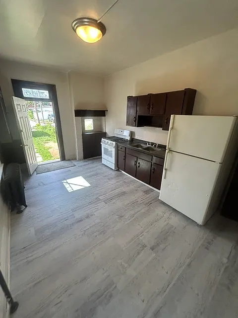 5 bed, 1998 sqft, $1,250 — Photo 4