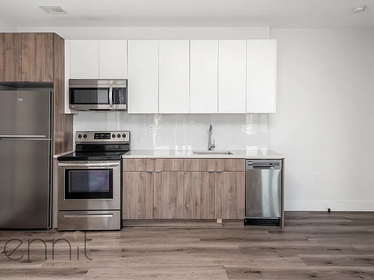 125 Kings Hwy #3B — Photo 2