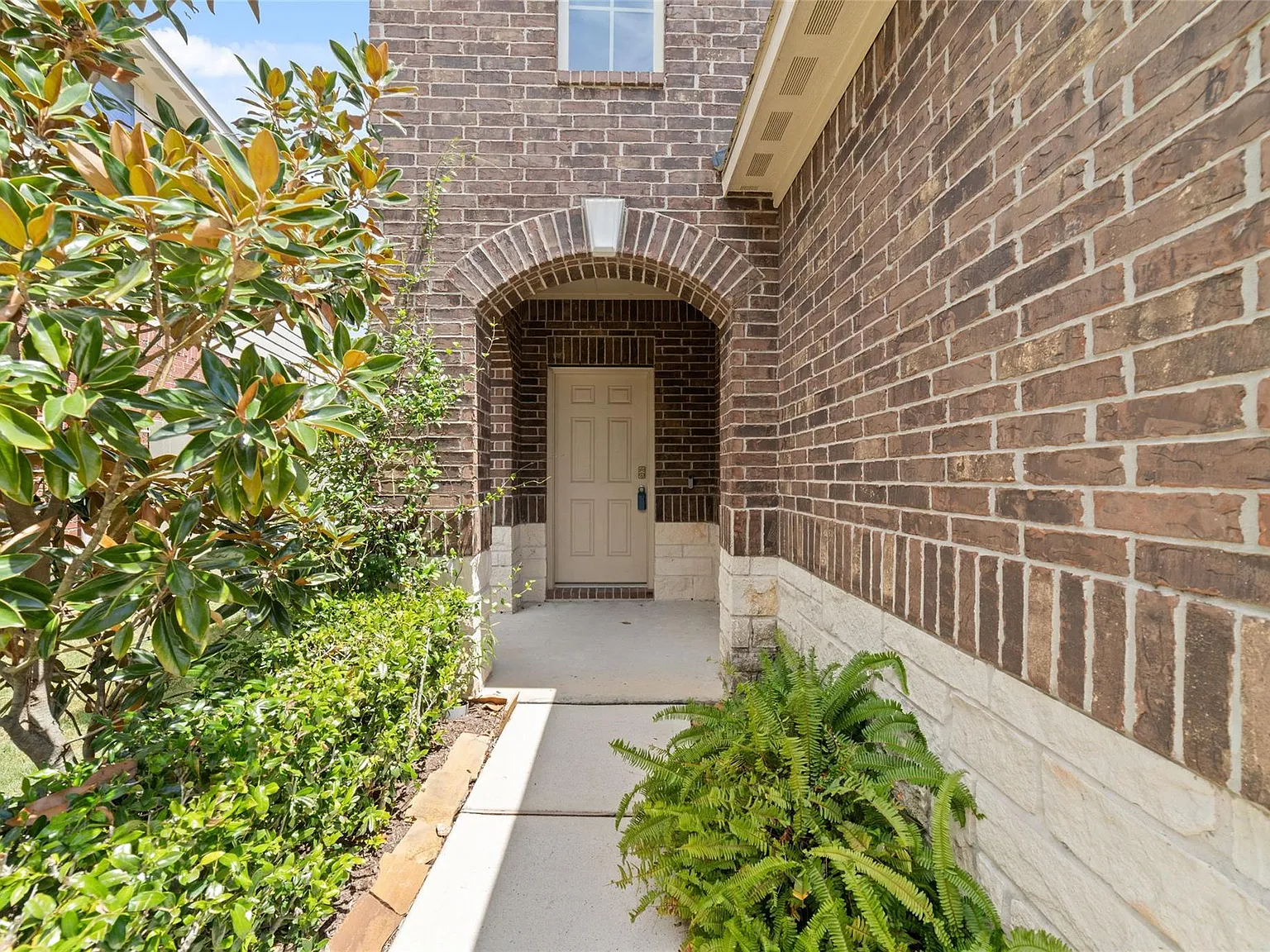 4 bed, 2.5 bath, 2136 sqft, $2,550 — Photo 4