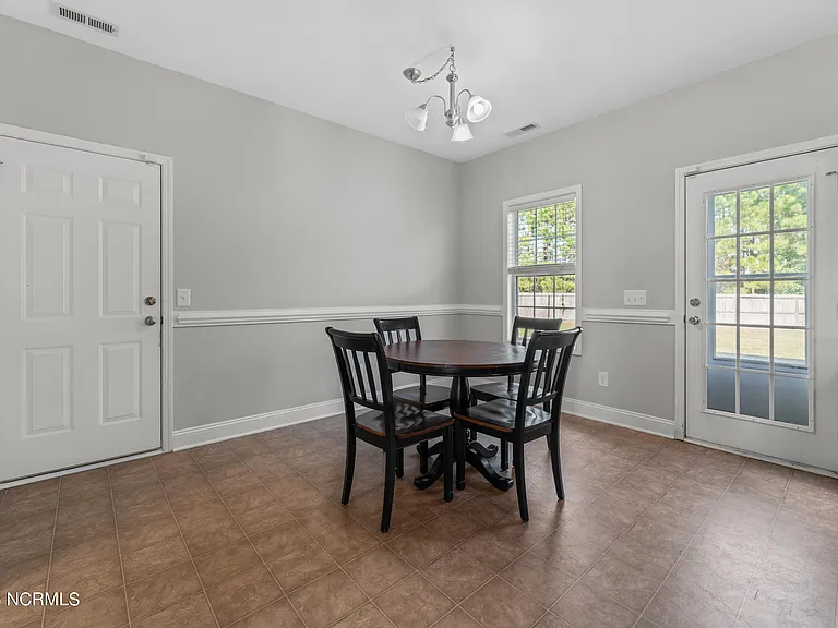 270 Silver Hills Dr — Photo 7