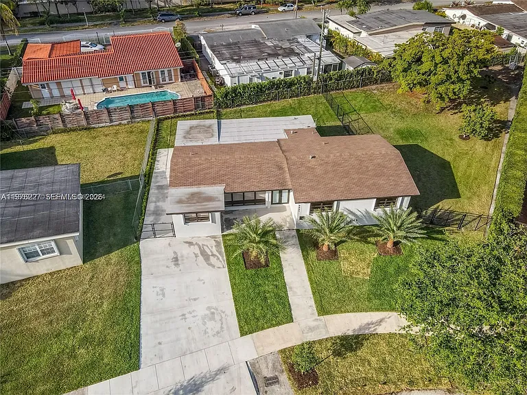 8421 SW 27th Ter — Photo 12