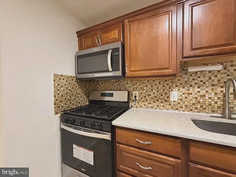 487 N Armistead St #203 — Photo 10