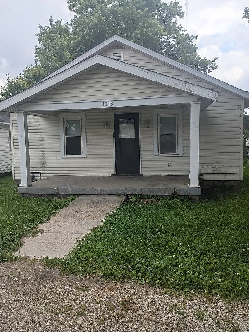 For Rent: 1213 W 17th St. 2 bedroom 1 bathroom Home! Nice porch! Nice back yard! New flooring! Wa... — Photo 2