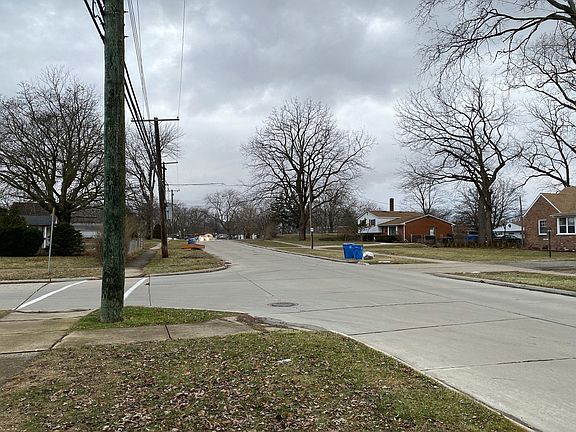 4th image of 25119 Pennie St