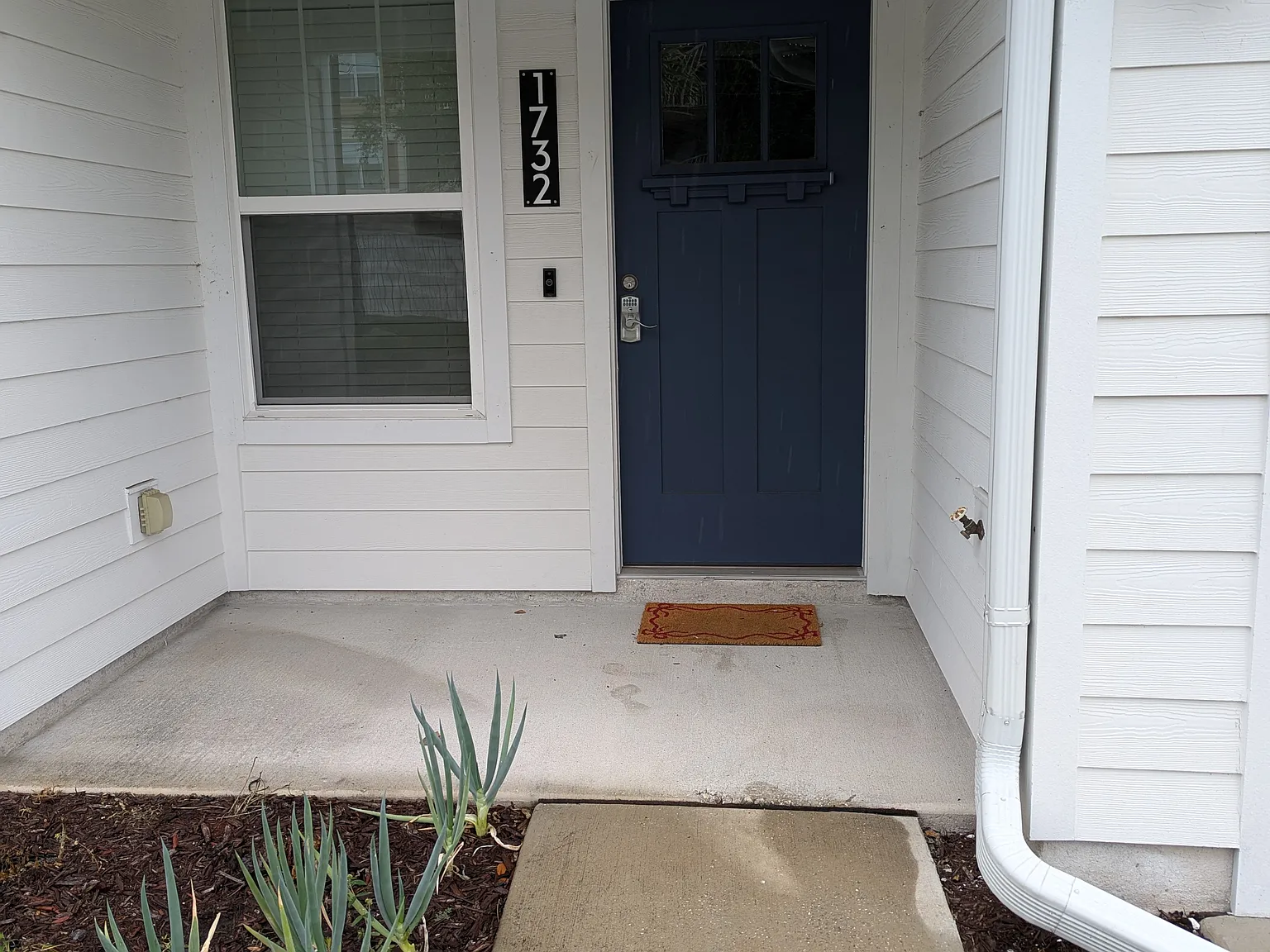 3 bed, 2.5 bath, 1549 sqft, $2,500 — Photo 2