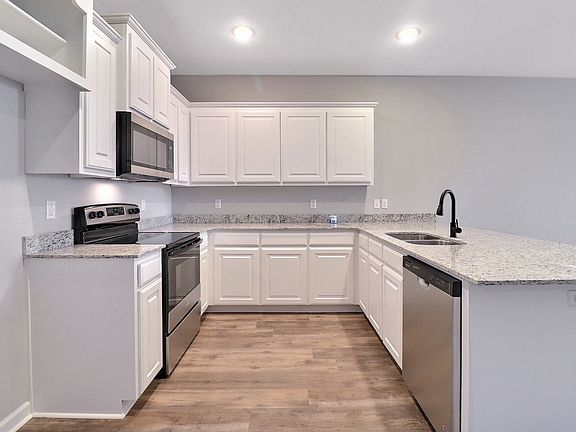 3rd image of 2929 Palatine Pl