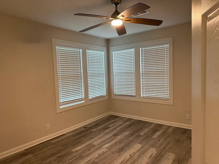 970 Peyton Dr — Photo 13