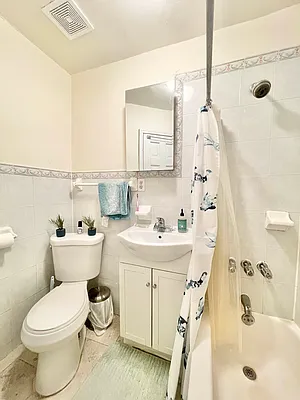 Rented by Century 21 Premier  | media 13