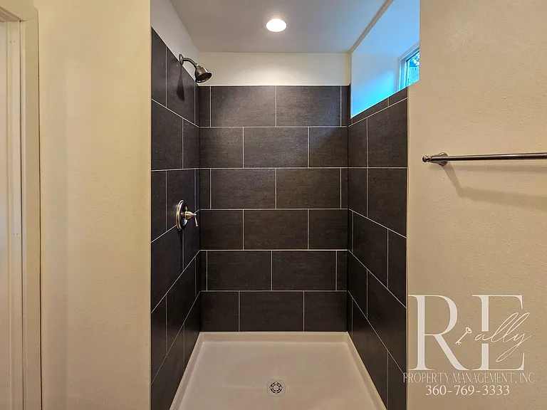 323 Summit Ave S — Photo 10