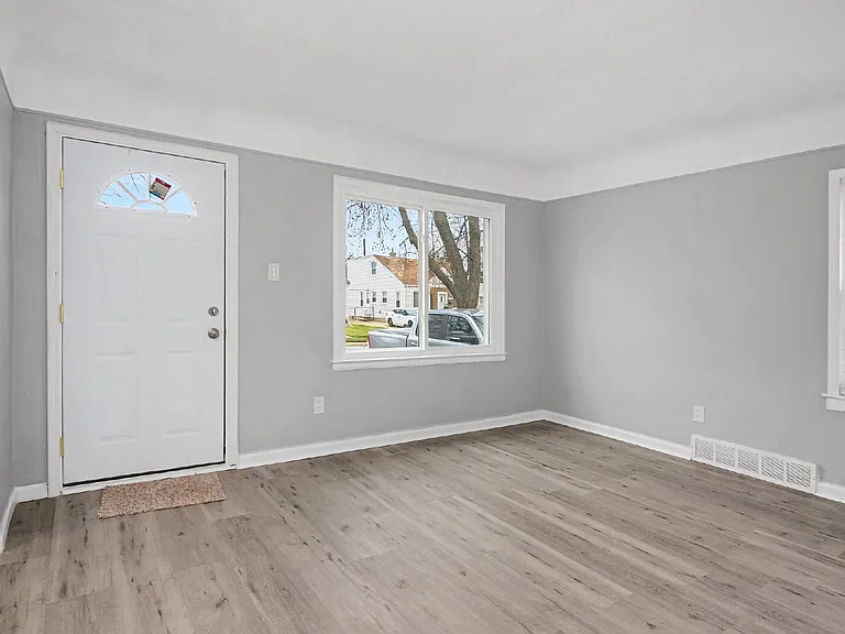 28320 Hillview St — Photo 4