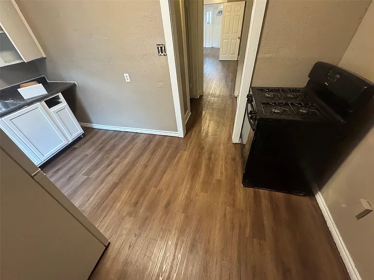 730 Carolina St — Photo 5