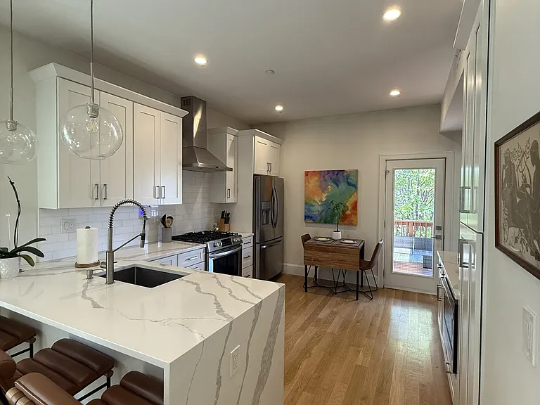 3231 Washington St #3 — Photo 4