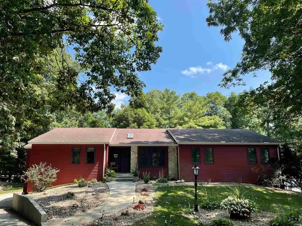 2448 S Woodland Cir, Warsaw, IN 46580