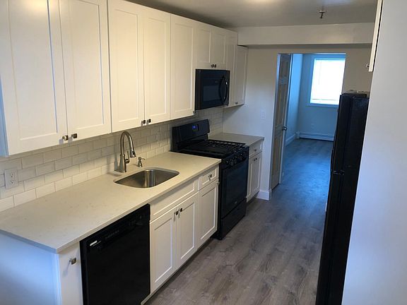 4th image of 42 Waldo Ave #1